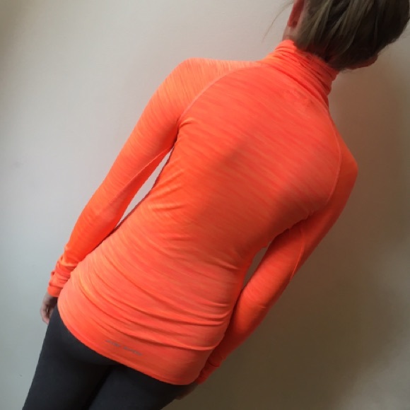 Under Amour Performance Top - Picture 4 of 8